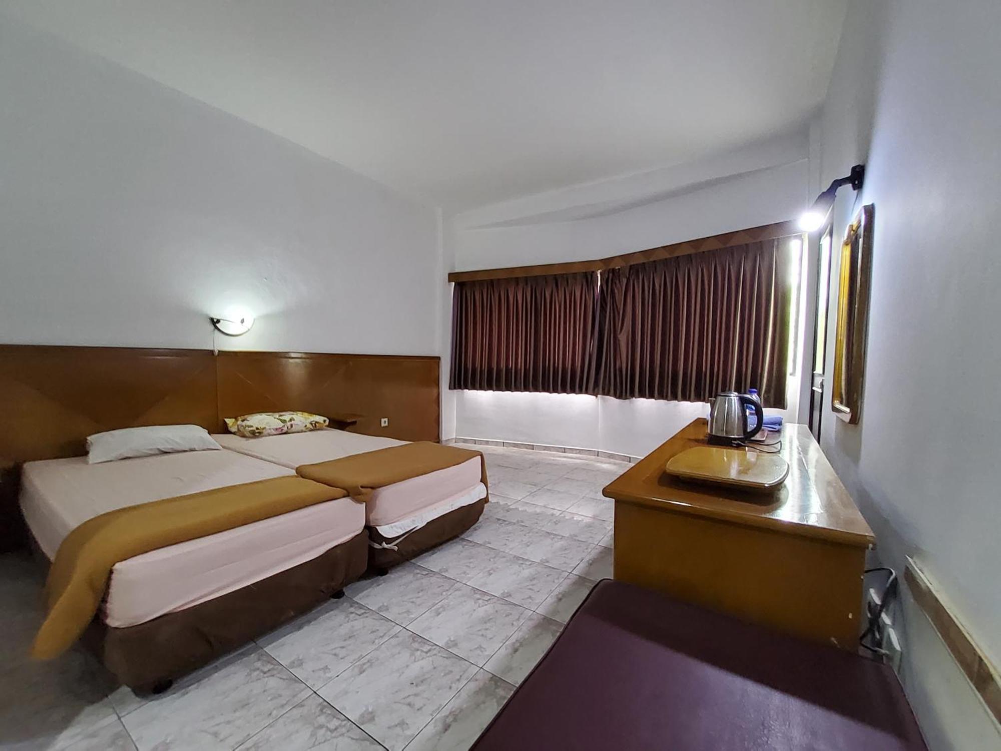Hotel Kumala Samudra Cikakak Exterior photo