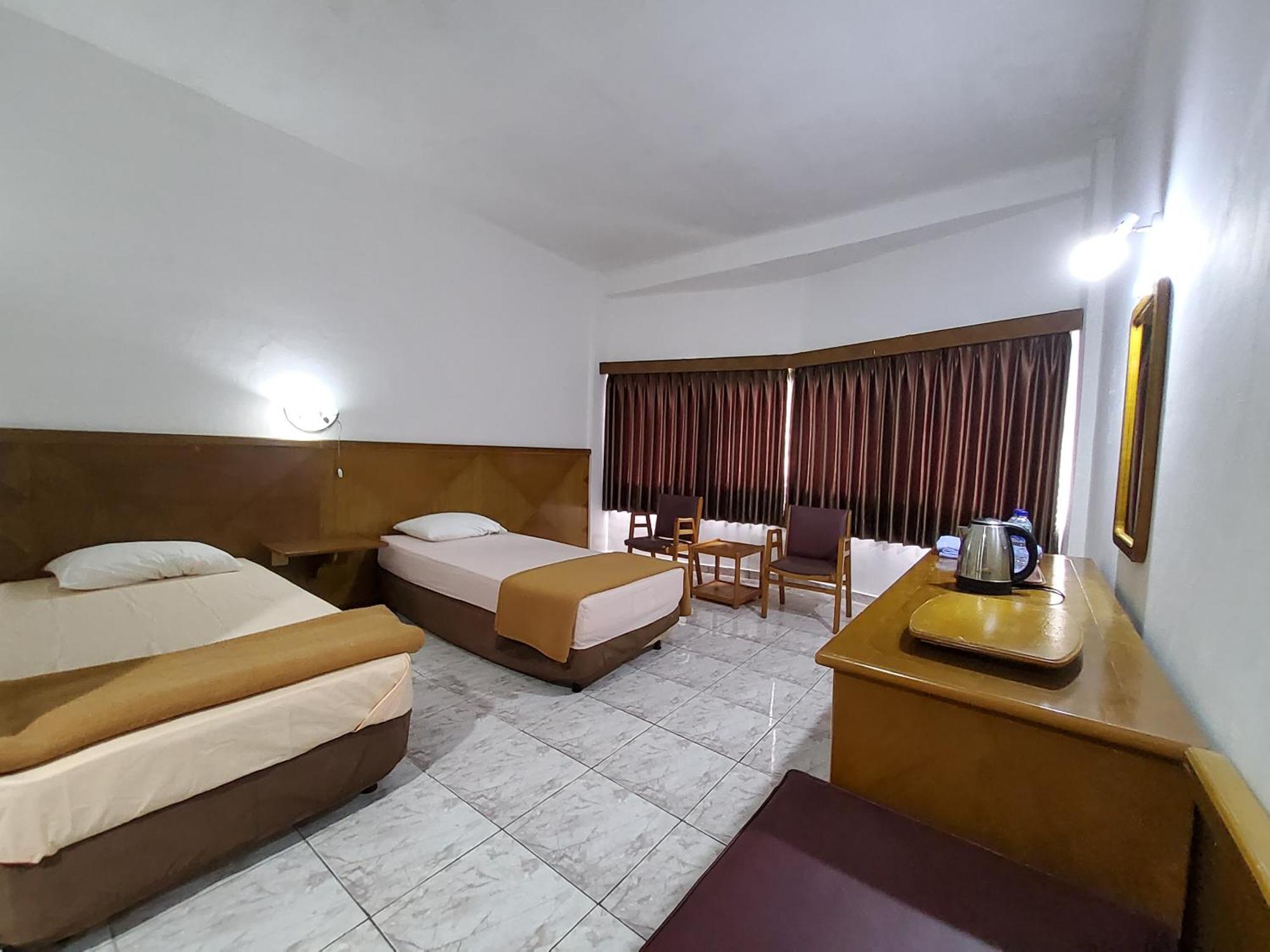 Hotel Kumala Samudra Cikakak Exterior photo